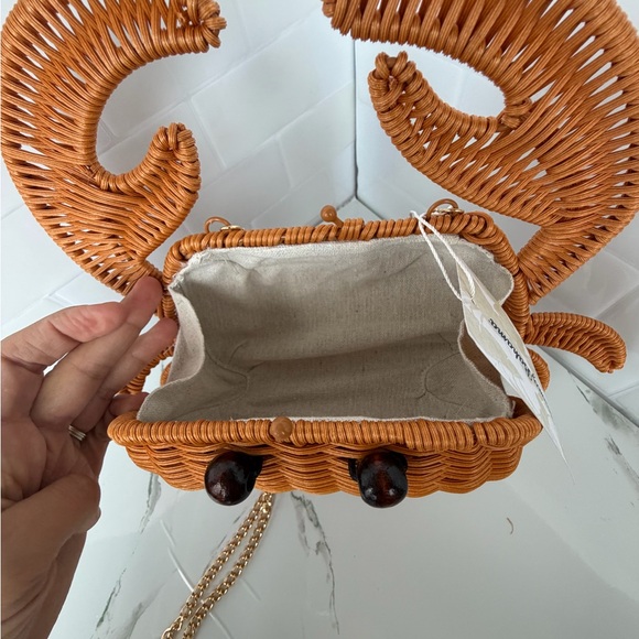 Tommy Bahama Tan Wicker Crab Purse - Picture 6 of 8